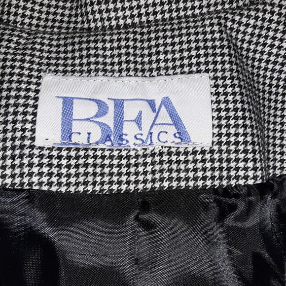 Bea Classics Blazer - Picture 2 of 3